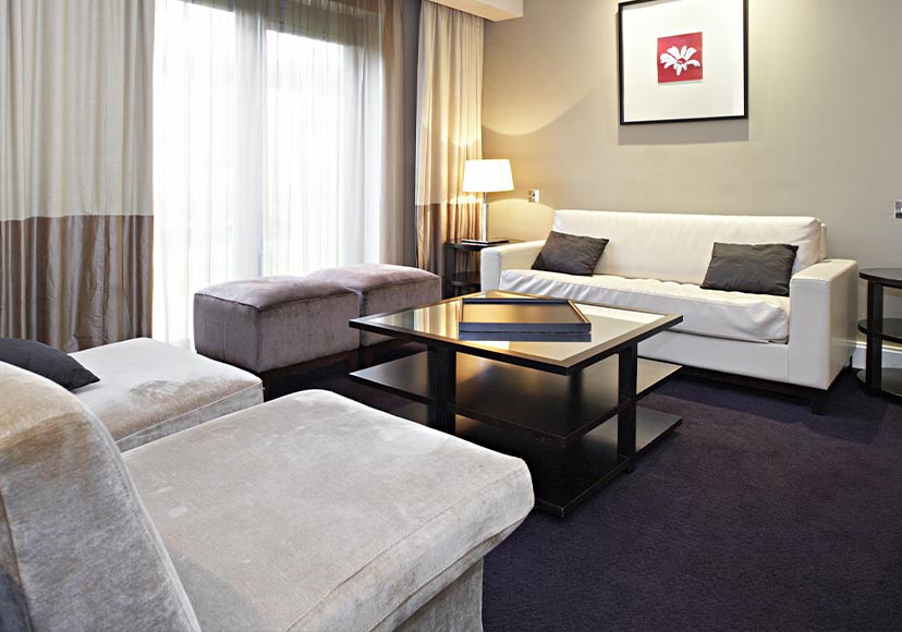 Living room at the Shamrock Lodge Hotel.